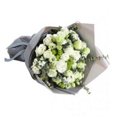 11朵白玫瑰+12朵绿色桔梗+4朵小菊+4朵白色石竹梅 同城鲜花配送